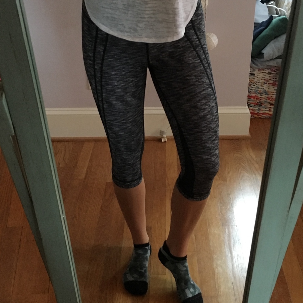 Lululemon Cropped Leggings - BUY 2 GET 15% OFF!